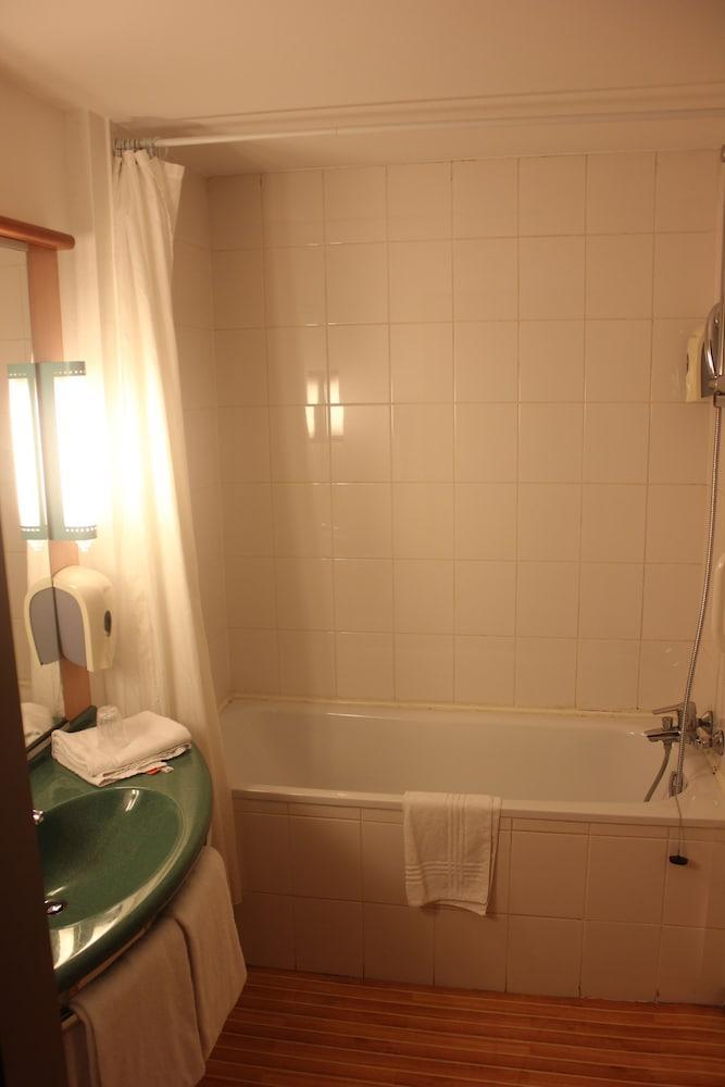 B&B Hotel Mons Gare Екстер'єр фото