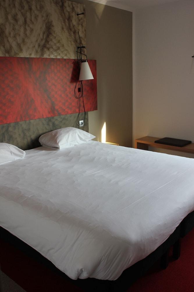 B&B Hotel Mons Gare Екстер'єр фото