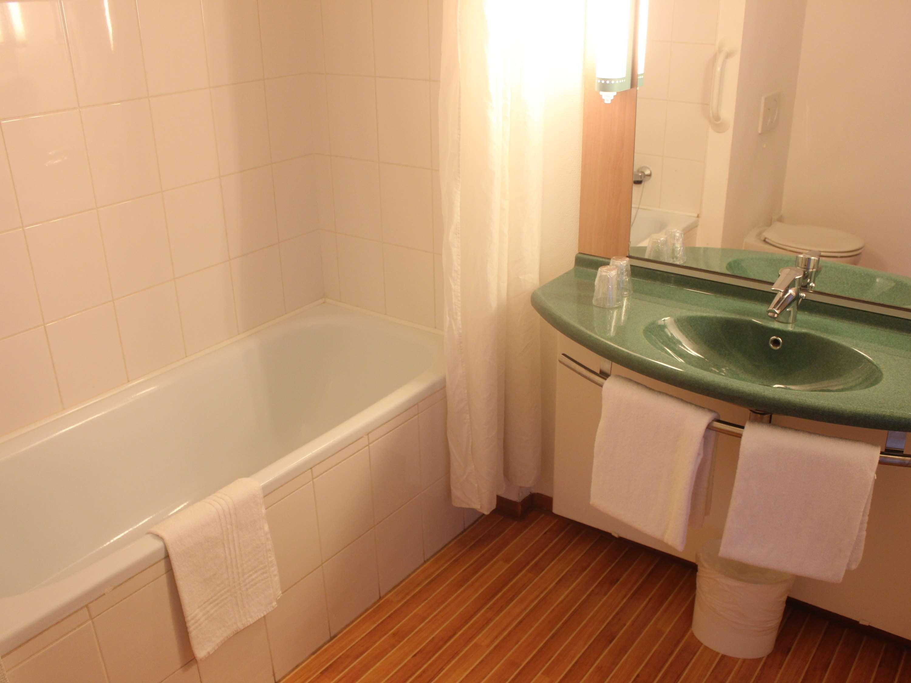 B&B Hotel Mons Gare Екстер'єр фото