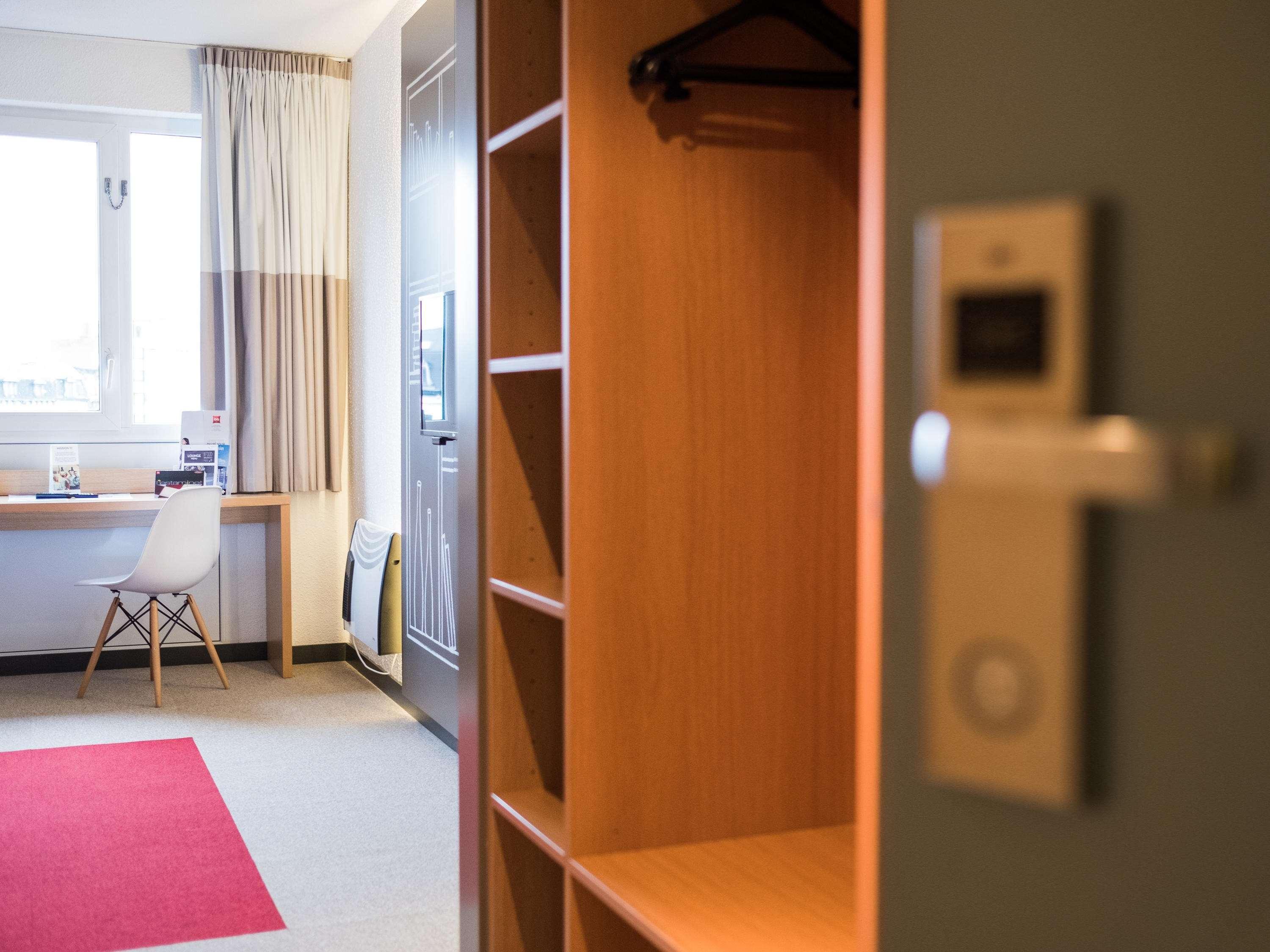 B&B Hotel Mons Gare Екстер'єр фото