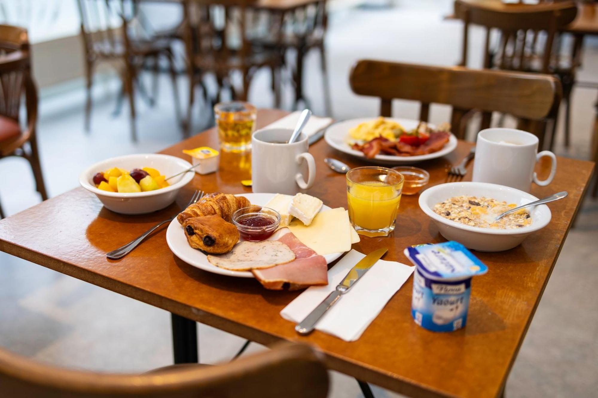 B&B Hotel Mons Gare Екстер'єр фото