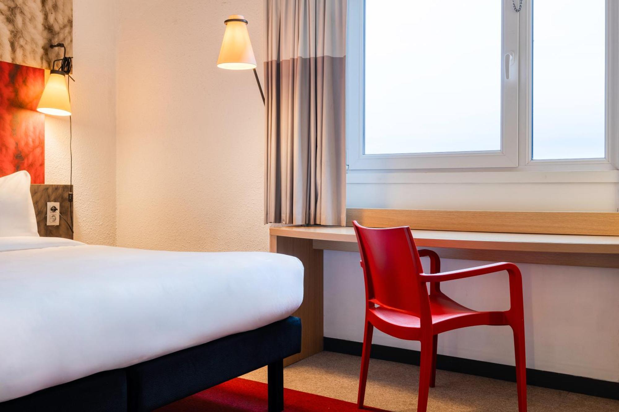 B&B Hotel Mons Gare Екстер'єр фото